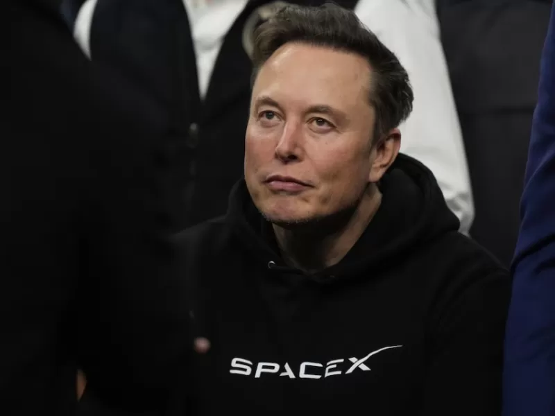 Elon Musk asegur&oacute; que la inteligencia artificial superar&aacute; a la humana en cinco a&ntilde;os y anticip&oacute; una econom&iacute;a dominada por robots