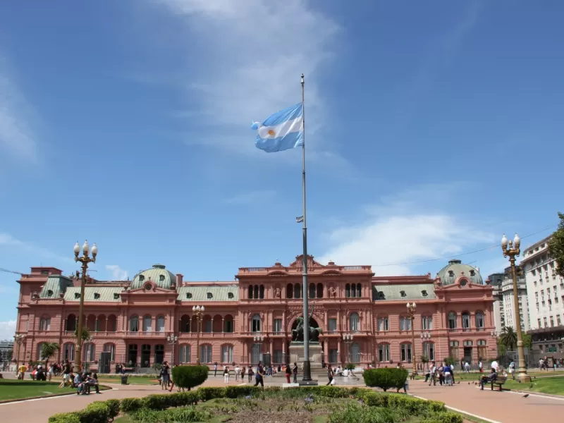 Acusan al Gobierno de impulsar reformas que conformar&iacute;an un esquema integral de cesi&oacute;n de recursos estrat&eacute;gicos y control social
