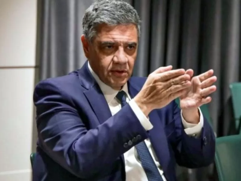 La polic&iacute;a de Jorge Macri le declar&oacute; la guerra al carrito de una mujer quebrada en llanto