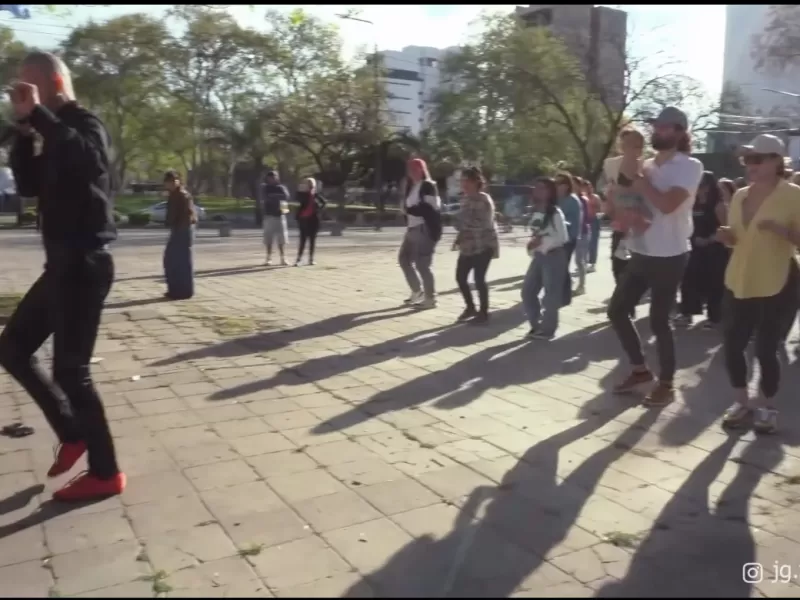 Colombia puso a bailar a La Plata: fiesta, música y salsa caleña