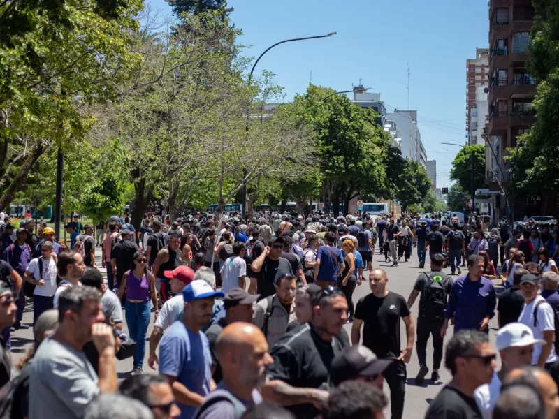 Tras rechazar el 4,5 por ciento, el Astillero R&iacute;o Santiago acord&oacute; una mesa previa para negociar salarios