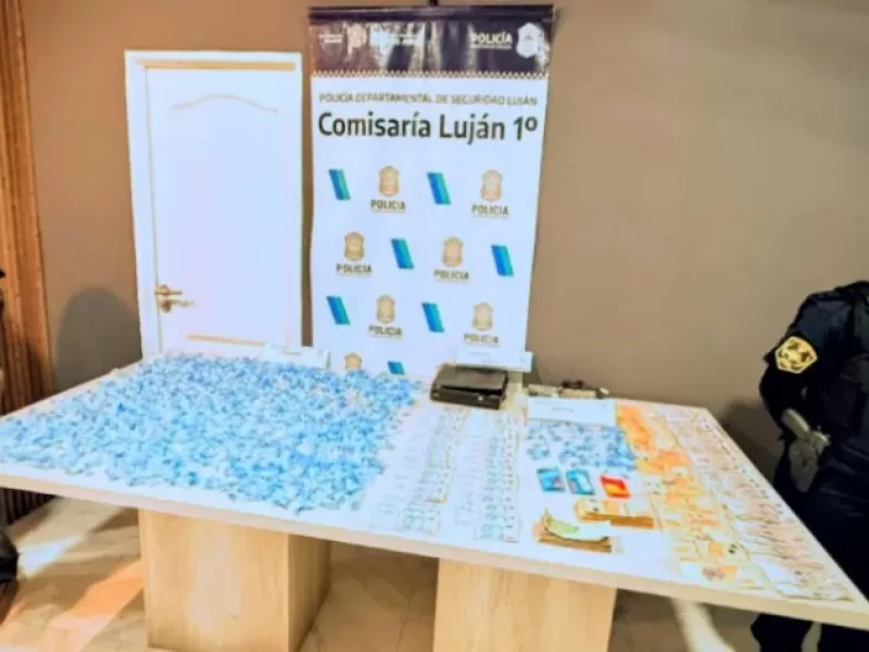 Allanamiento tras una pelea entre vecinos permiti&oacute; secuestrar casi 1.800 dosis de coca&iacute;na en una vivienda de Luj&aacute;n