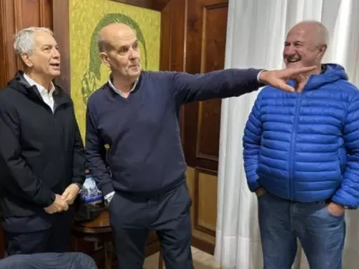 Condena arriba, ambici&oacute;n intacta: Alak arma su safari bonaerense con el sello de Cristina para escupirle el asado a Kicillof