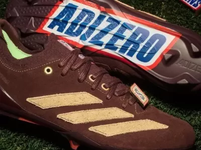 Snickers y Adidas lanzan unas botas de f&uacute;tbol americano inspiradas en la cl&aacute;sica barra de chocolate