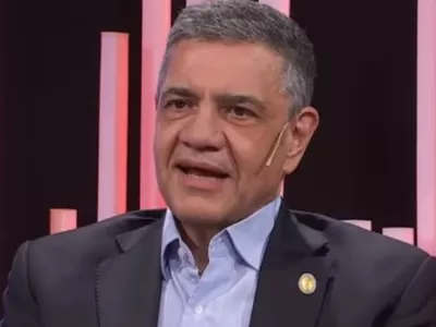 Macri le sac&oacute; 11.752 millones de pesos a las escuelas y se los puso de uniforme a la Polic&iacute;a