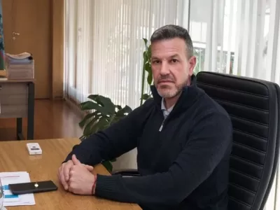 Roque P&eacute;rez: Sciaini defendi&oacute; el nombre de la terminal mientras aumentan los reclamos por tasas impagables