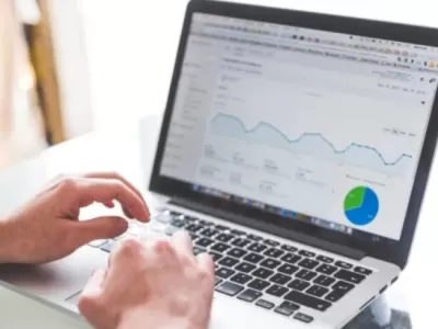 La inteligencia artificial pone en jaque al clic: hasta el 40 por ciento del tr&aacute;fico web ya no se ve