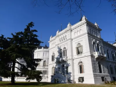 Le sacuden el avispero a Julio Alak y exigen paritarias urgentes porque la inflaci&oacute;n ya licu&oacute; el poder adquisitivo de los municipales