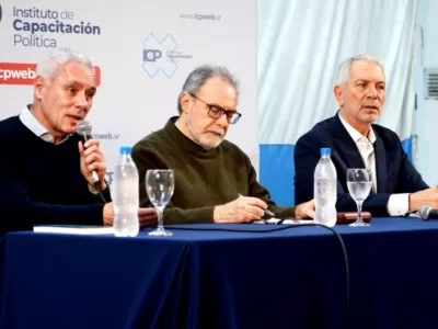Del Kil&oacute;metro Cero del peronismo al kil&oacute;metro del olvido: Alak elige hablar de geopol&iacute;tica antes que arreglar Berisso
