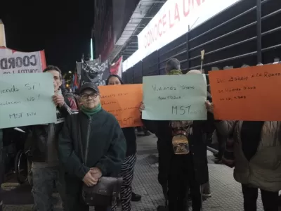Las escobas de la bronca le barren la cara a Jorge Macri por los 30 muertos en la calle