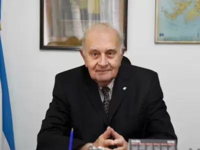 UNIR qued&oacute; envuelto en denuncias por actas truchas, fondos bajo sospecha y una feroz pelea de poder