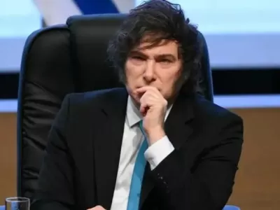 Financial Times se&ntilde;al&oacute; ca&iacute;da de Javier Milei, marc&oacute; 7,5 por ciento de desempleo y vincul&oacute; el desgaste al caso Adorni