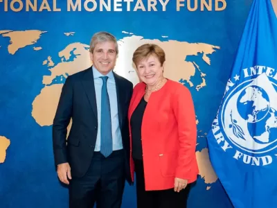 El equipo econ&oacute;mico se reuni&oacute; con t&eacute;cnicos del FMI para revisar las metas del acuerdo vigente