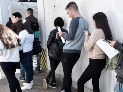 Un estudio advierte que el &ldquo;desempleo blue&rdquo; en Argentina podr&iacute;a llegar al 13,8 por ciento, m&aacute;s del doble del dato oficial