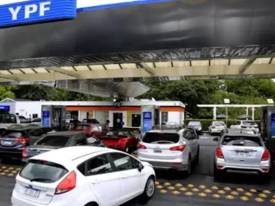 Buenos Aires convive con surtidores vac&iacute;os mientras los intendentes se pasan la culpa por la falta de nafta