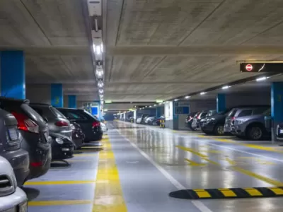 Mientras los porte&ntilde;os dan vueltas como perros buscando un &aacute;rbol, Macri le pone wifi a los garages y se olvida del transporte p&uacute;blico