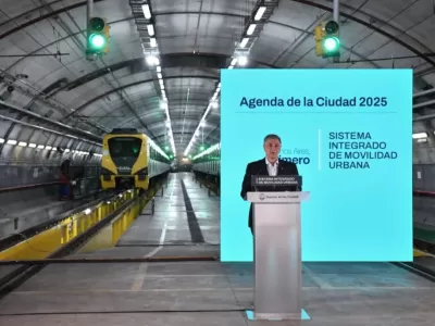Mientras el PRO se desangra en la tele, Jorge Macri junta intendentes como figuritas para no quedar como el primo pobre