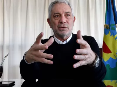 Julio Alak agranda el kiosco municipal mientras junta manos para blindar las cuentas en La Plata