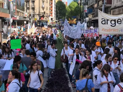 Guardias y paciencia agotadas: Jorge Macri descubre que los residentes tambi&eacute;n saben contar hasta 80 horas