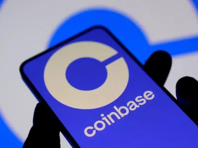 Coinbase registr&oacute; ante la SEC un asesor financiero impulsado por inteligencia artificial