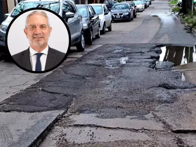 La Plata: el pozo de 40 y 115 se traga a&ntilde;os de reclamos y la paciencia de un barrio entero
