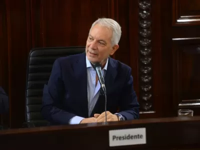 Alak qued&oacute; bajo presi&oacute;n por los reclamos sobre la seguridad platense