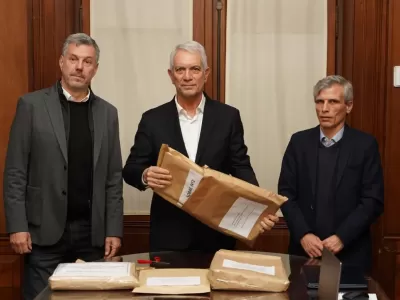 Alak gasta mil millones en su techo mientras La Plata se desmorona en baches y miedo
