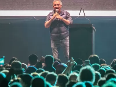 En Mar del Plata, la Derecha Fest 2026 mostr&oacute; asistencia reducida y dej&oacute; expuestos cuestionamientos internos durante la previa al discurso presidencial