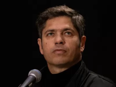 Axel Kicillof enfrenta nuevas cr&iacute;ticas por docentes enfermos que denuncian obst&aacute;culos para obtener licencias m&eacute;dicas