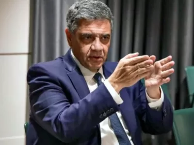 La polic&iacute;a de Jorge Macri le declar&oacute; la guerra al carrito de una mujer quebrada en llanto