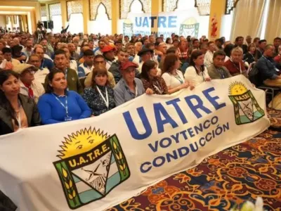 Las contradicciones de UATRE quedan expuestas entre los reclamos salariales y las fotos con las patronales rurales